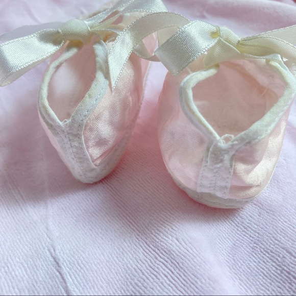 Girls New Born Satin Slip on Baby Shoes sz 1 - Picture 2 of 7